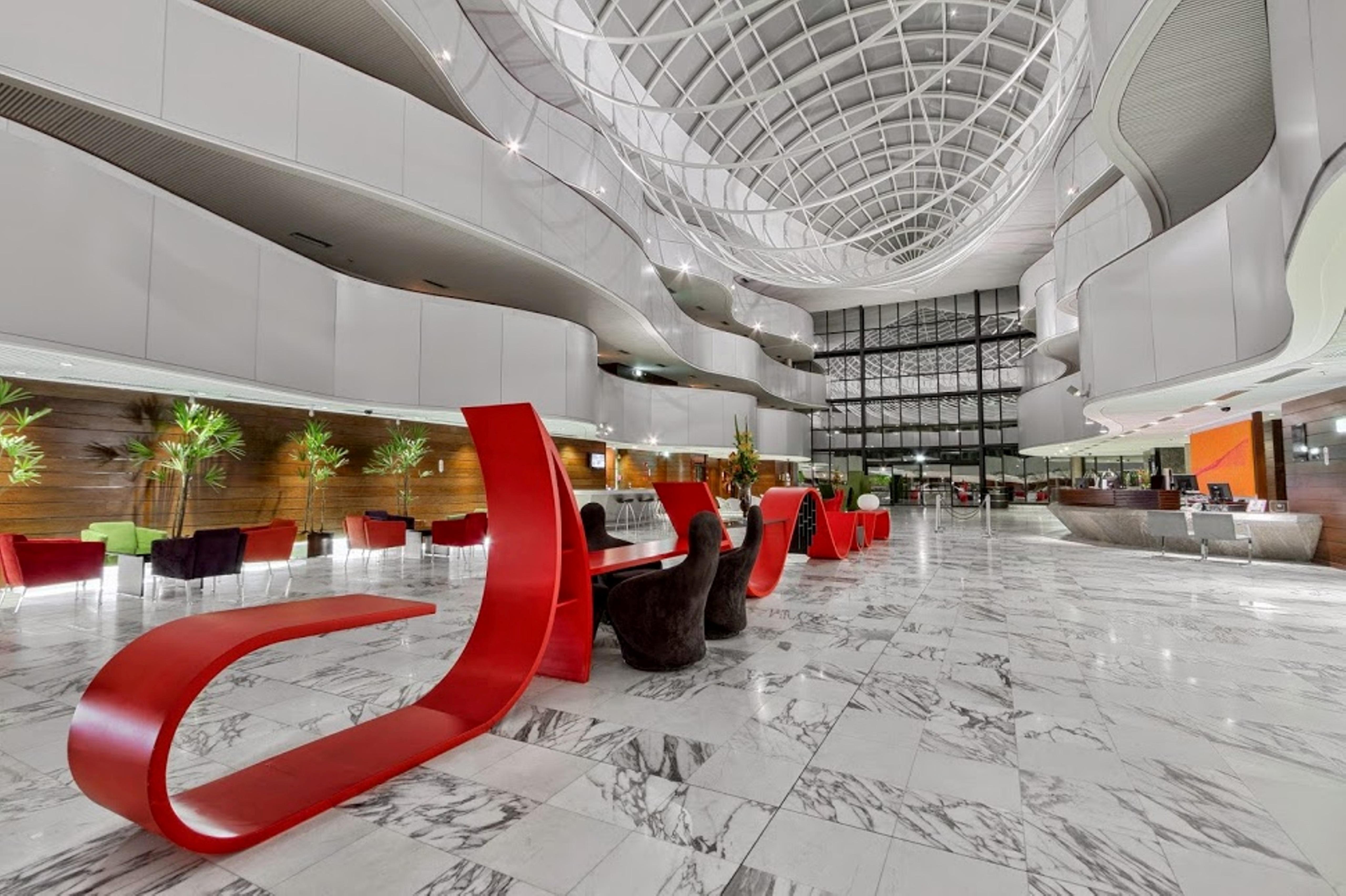 فندق رويال توليب برازيليا ألفورادا المظهر الخارجي الصورة The lobby of the hotel