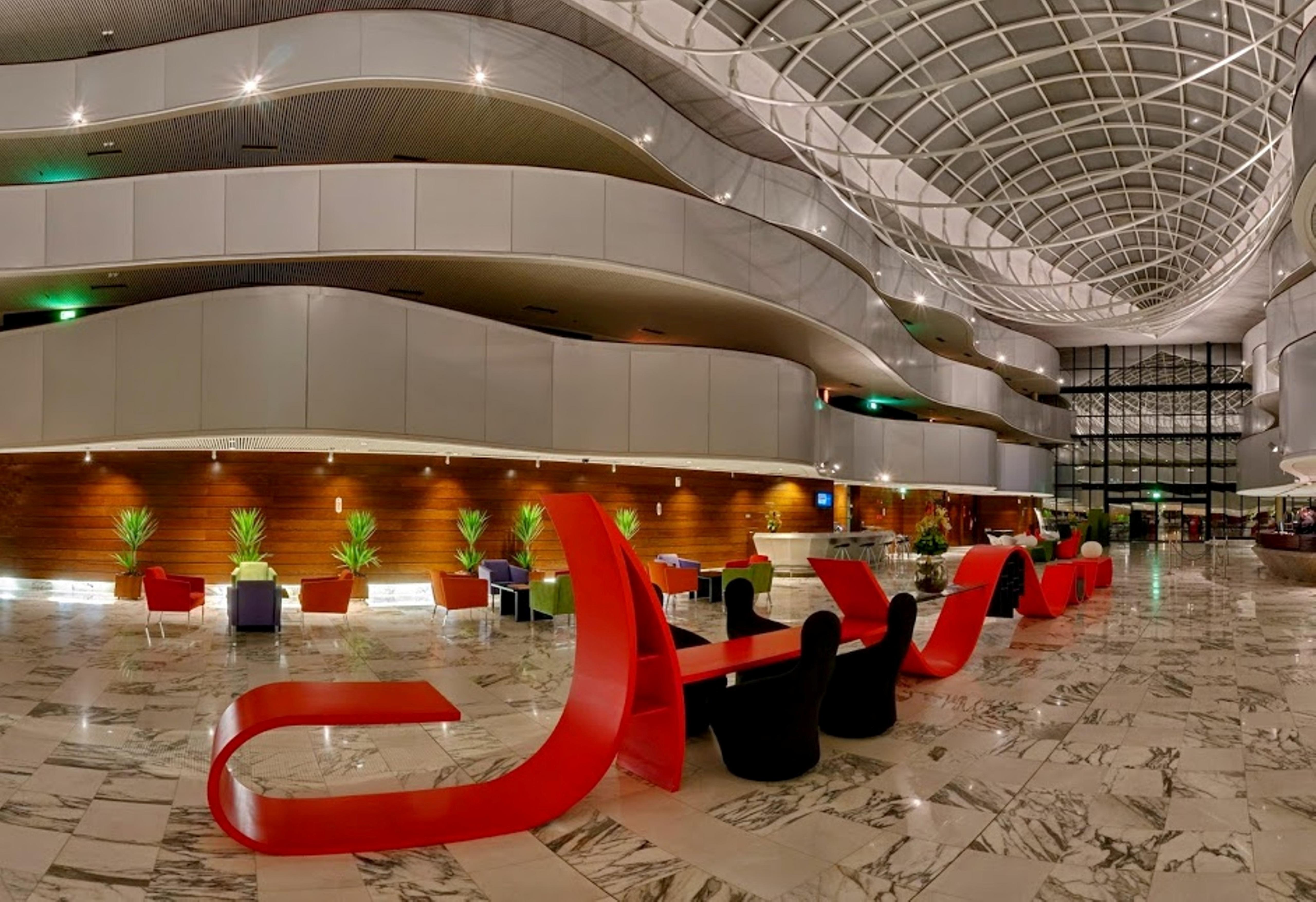فندق رويال توليب برازيليا ألفورادا المظهر الخارجي الصورة The lobby of the hotel