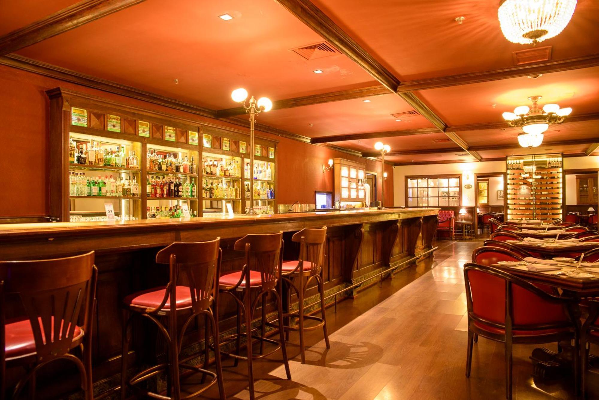 فندق رويال توليب برازيليا ألفورادا المظهر الخارجي الصورة The bar at the restaurant
