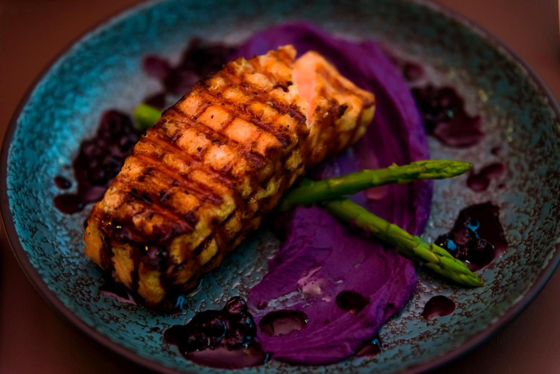 فندق رويال توليب برازيليا ألفورادا المظهر الخارجي الصورة Salmon